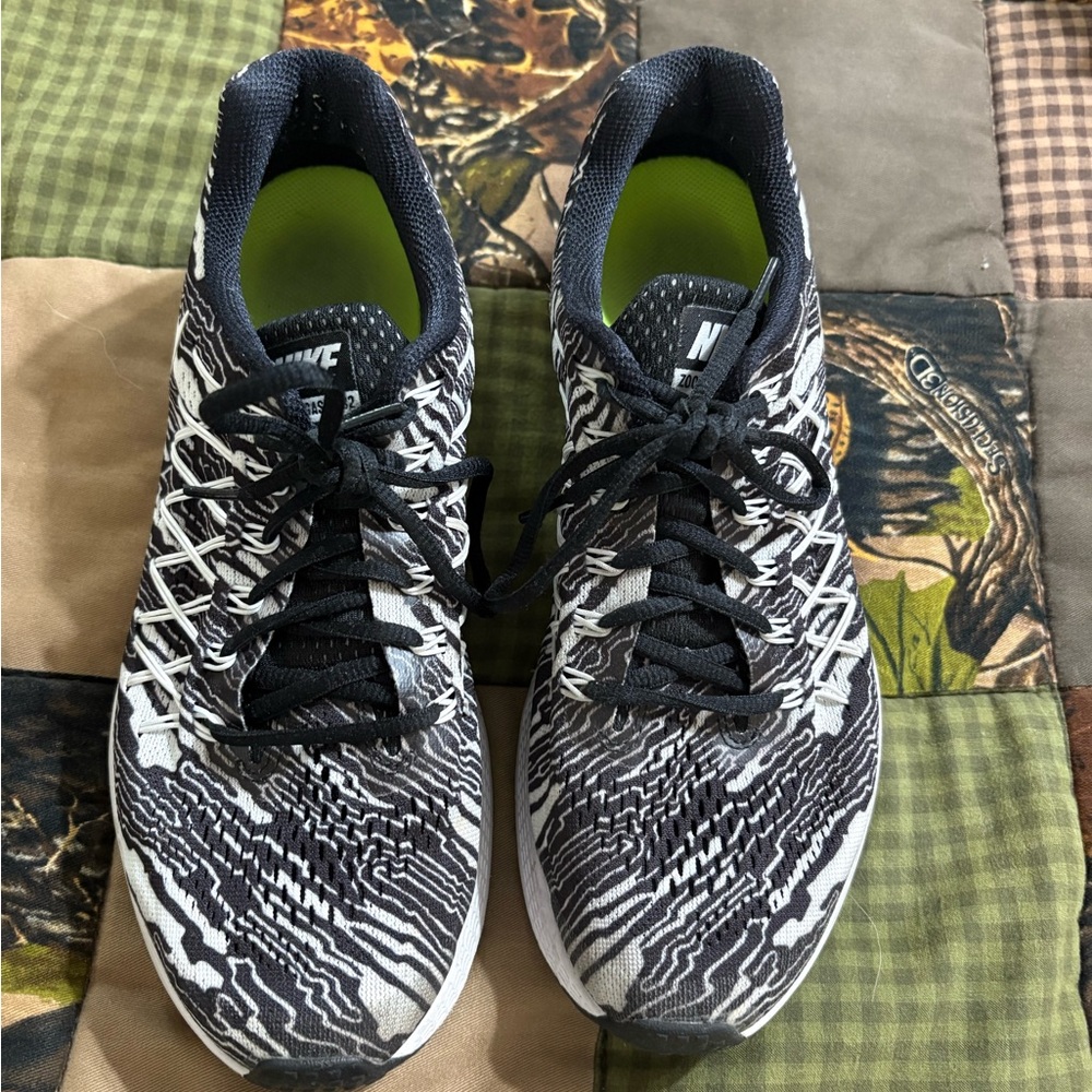 Nike Black and White Athletic Shoes